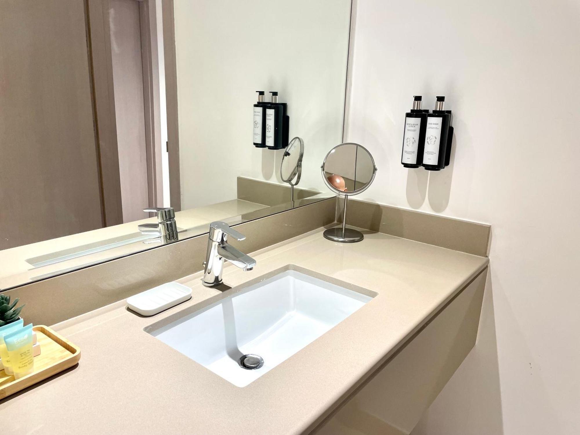 The Hive Retreats In Yas Island Apartment